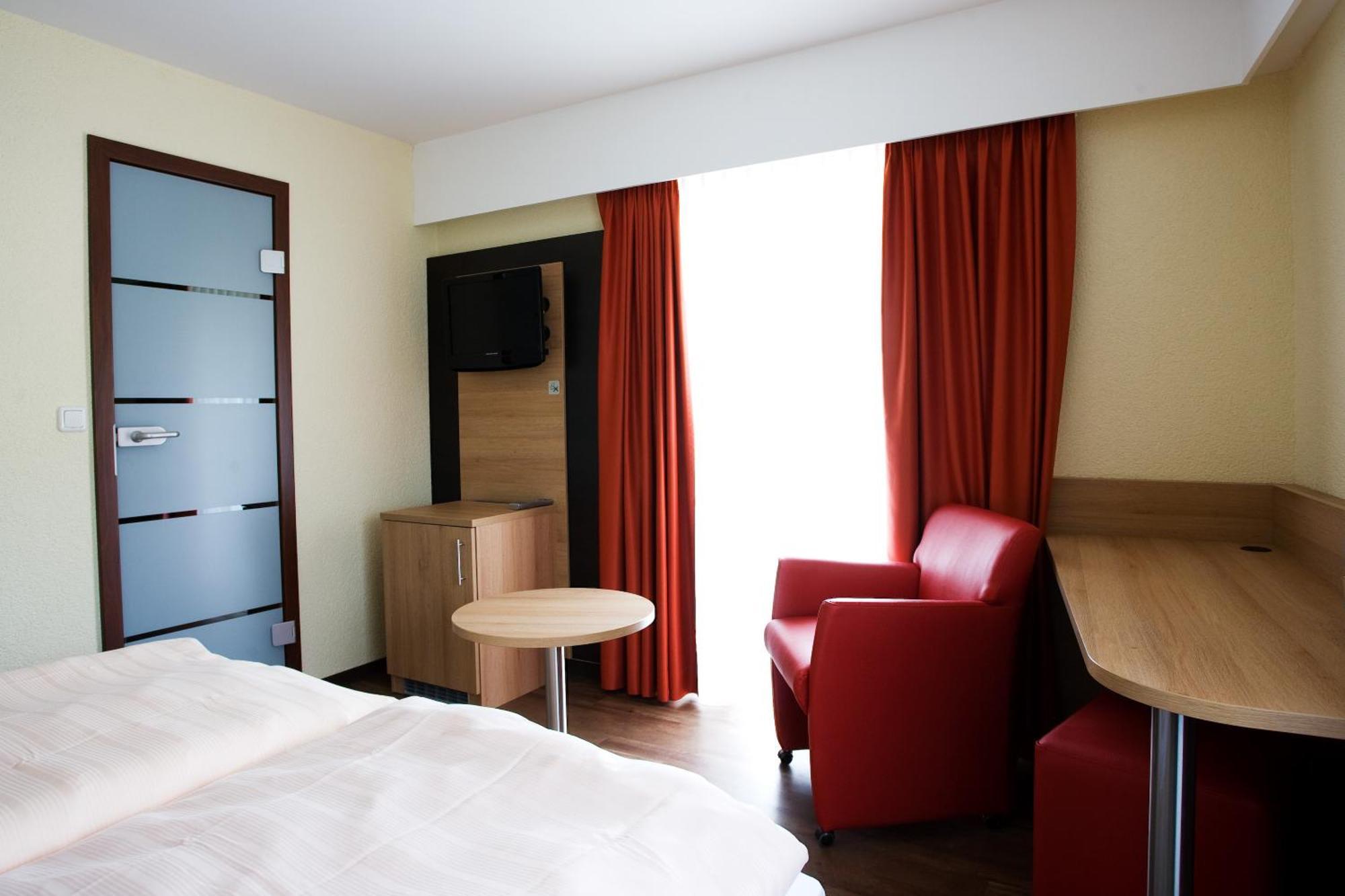 Hotel La Baia Cochem Bagian luar foto